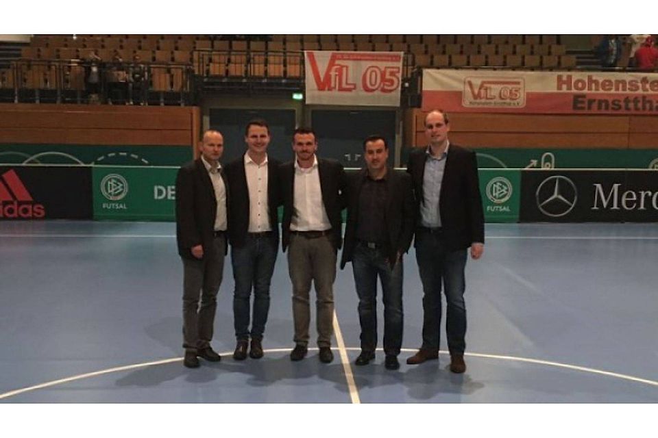 Florian Schreiber (rechts) von der SG Siegen-Giersberg war beim Futsal-DM-Finale als Zeitnehmer im Einsatz. Foto: privat