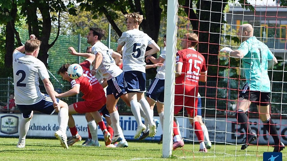 Alle Defensivbemühungen der SG Niedersonthofen/Martinszell halfen nichts, der Aufstiegskandidat TSV Rain setzte sich mit 4:1 durch.