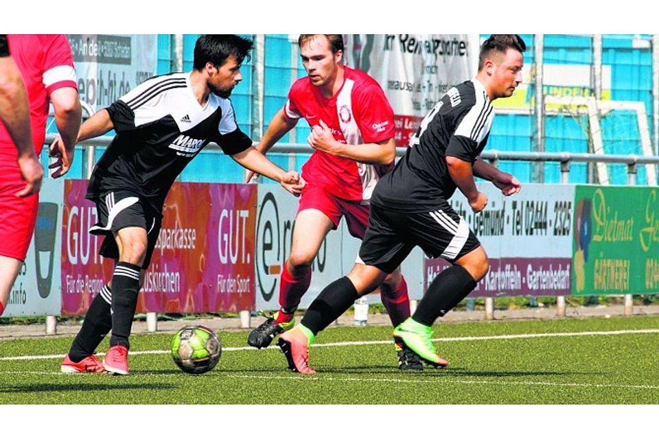 Eine Pleite im Derby gegen die SG Oleftal mussten die Nierfelder  Joel Peters (l.) und Artjom Dalschenko (r.)  hinnehmen. Foto: Brackhagen