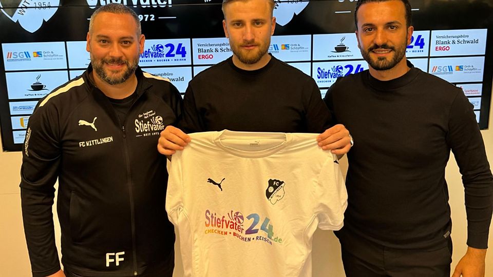 Von links: Francesco Falanga (sportlicher Leiter), Neuzugang Ivan Atlija und Luigi Squillace (Sportdirektor) | Foto: Verein