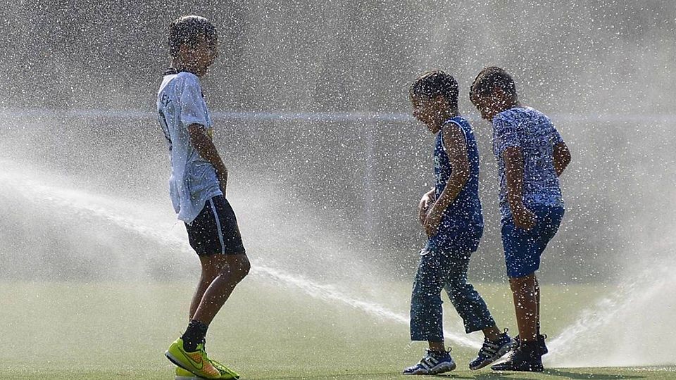 Einmal in der Woche liefert Oranje Berlin eine neue Folge "Kinderzimmerfussball TV"