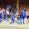 Alle Augen auf den Ball: Vor toller Kulisse trennen sich der FC Naurod und der TuS Nordenstadt II 1:1. Foto: Christopher Pfannebecker