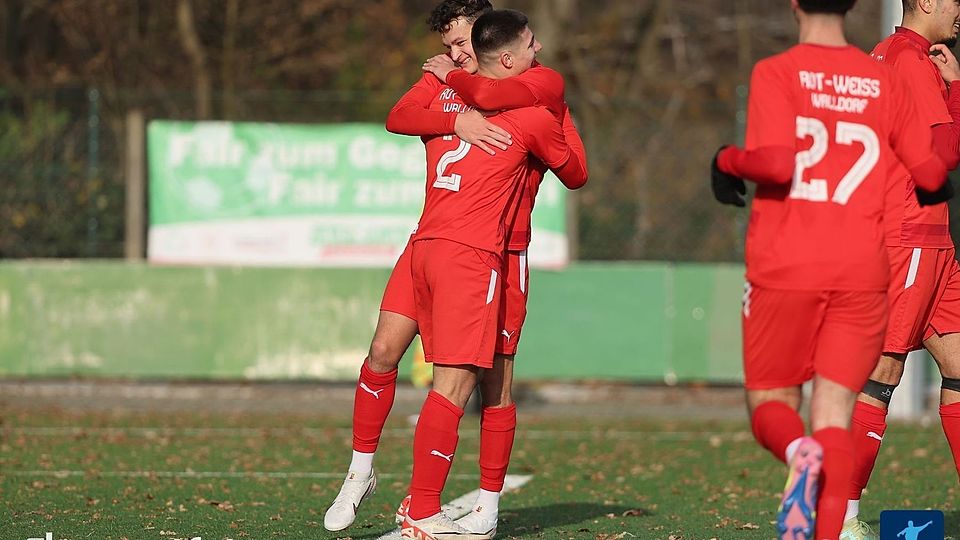 Die Spieler von Rot Weiss Walldorf II können eine erfolgreiche Verbandsliga-Saison bejubeln.