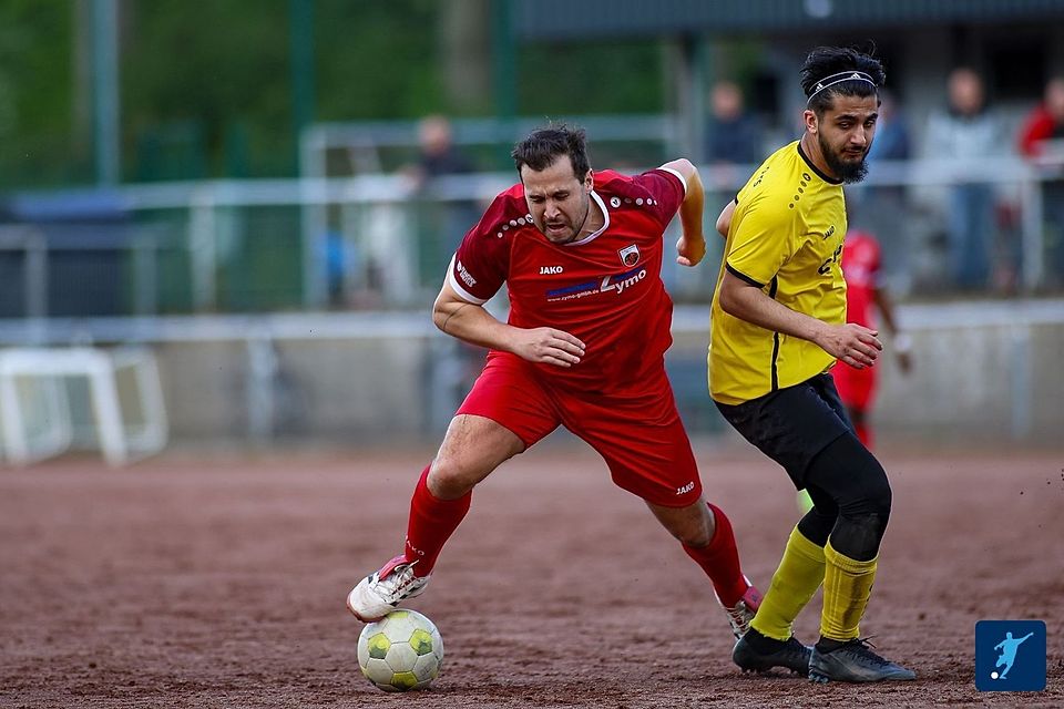 Augen zu, aber durch müsst ihr: Der FC Meerfeld gastiert beim Aufstiegskandidaten SV Budberg II. 