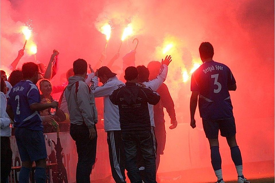 1. FC Passau - Dergah Spor: Die Vorkommnisse in der 61. Spielminute im Bild. F: Wagner