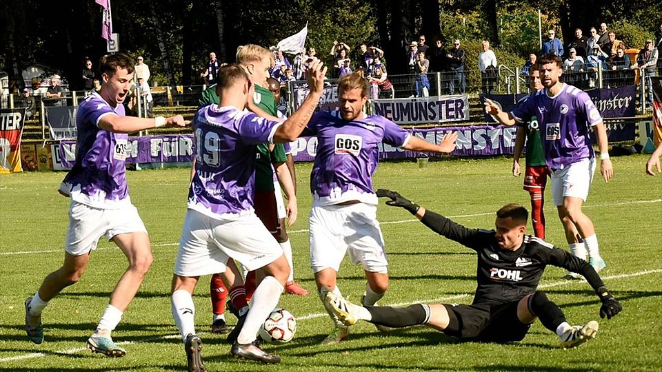 Kann der VfR Neumünster auch in der Rotenhofer Box viel Feuer entfachen wie in dieser Szene?