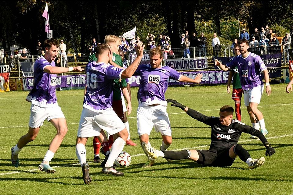 Kann der VfR Neumünster auch in der Rotenhofer Box viel Feuer entfachen wie in dieser Szene?