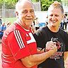 Feierten Sandes Kreisliga-Aufstieg: Jürgen Kulbatzki (li.) und Lars Poedtke FMD