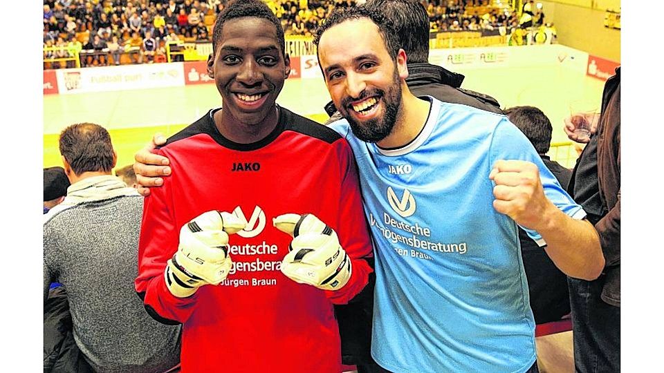 Zwei Mariadorfer, zwei schöne Geschichten: Routinier Mounir El-Aichti (rechts) und der zum Torwart umfunktionierte Pierre Kikunga.