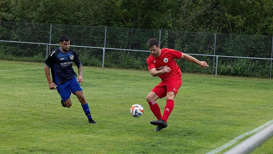 Viel am Ball waren im ersten Durchgang die Gilchinger, dennoch führte der SVP um Gianluca Barella (l.) mit 2:0. Nach der Pause agierte Planegg souverän.