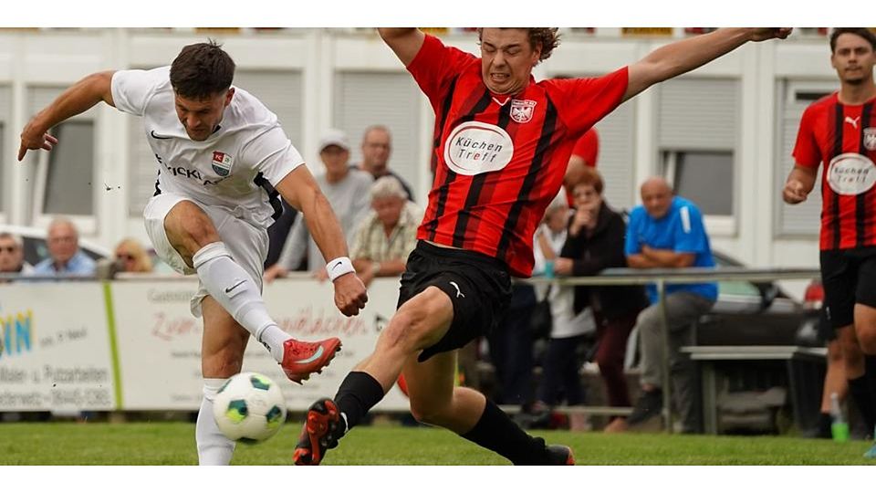 Auch in dieser Saison eine der Stützen bei Fußball-A-Ligist Eintracht Wetzlar: Finn Bamberger (r.), der mit den Domstädtern in den ersten vier Saisonspielen schon neun Punkte gesammelt hat. (Archivbild) © Isabel Althof