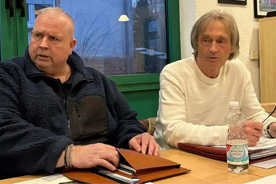 Vorsitzender Rütger Alexander (rechts) und Kassierer Joachim Kurz bilden den geschäftsführenden Vorstand von Eintracht Wald-Michelbach, dessen Mitglieder für die Auflösung gestimmt haben.