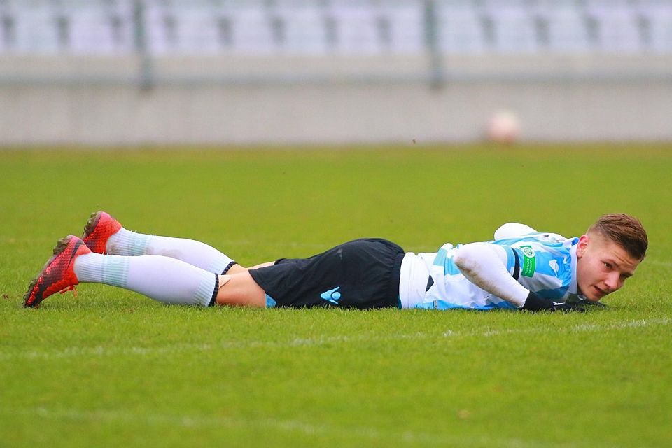 Beim TSV 1860 München durchlief Gambos die B- und A-Jugend, bevor er Teil der ersten Mannschaft wurde.