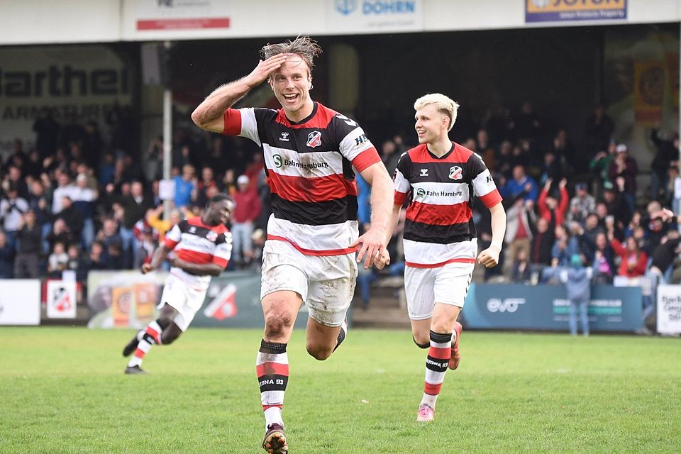 Rasmus Tobinski nach seinem Siegtreffer in der Nachspielzeit. 