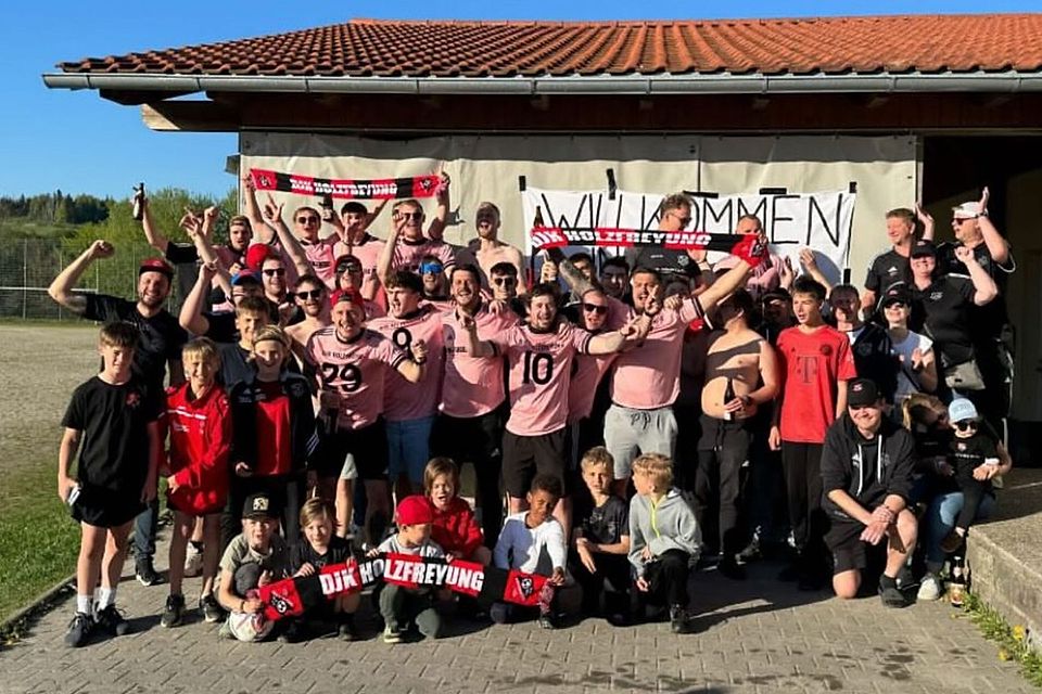 Feierten in Fürsteneck die Meisterschaft: Die DJK Holzfreyung.