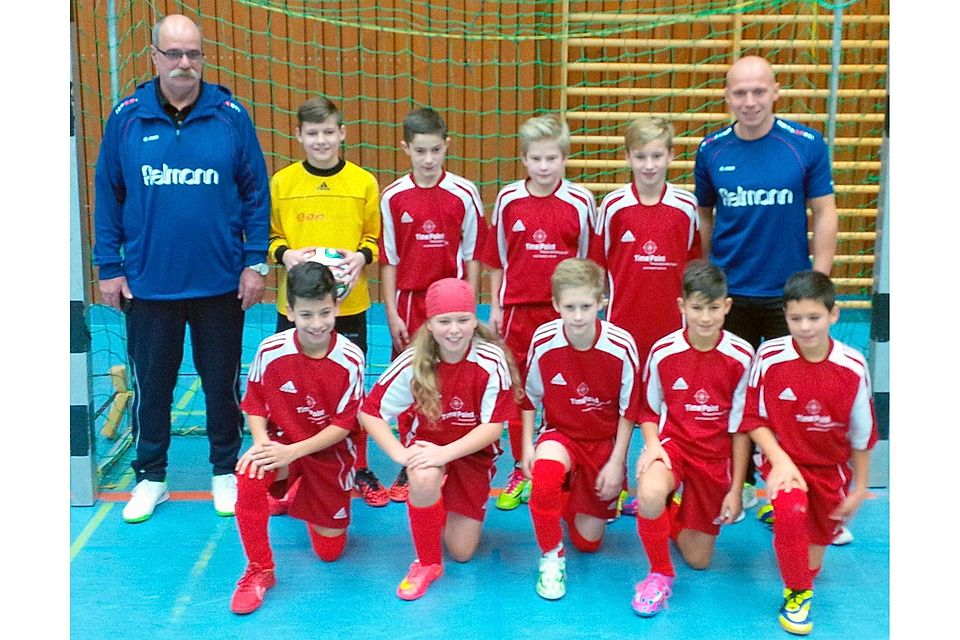 Die U12-Junioren der SpVgg SV Weiden holten bei der KEWOG-Hallencupserie 2014/15 den ersten Turniersieg für die Gastgeber.