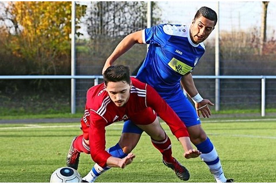 Mit einer ganz anderen Körpersprache tritt Münchingen (rechts Mohran Hussein) in der zweiten Hälfte auf. Foto: Baumann