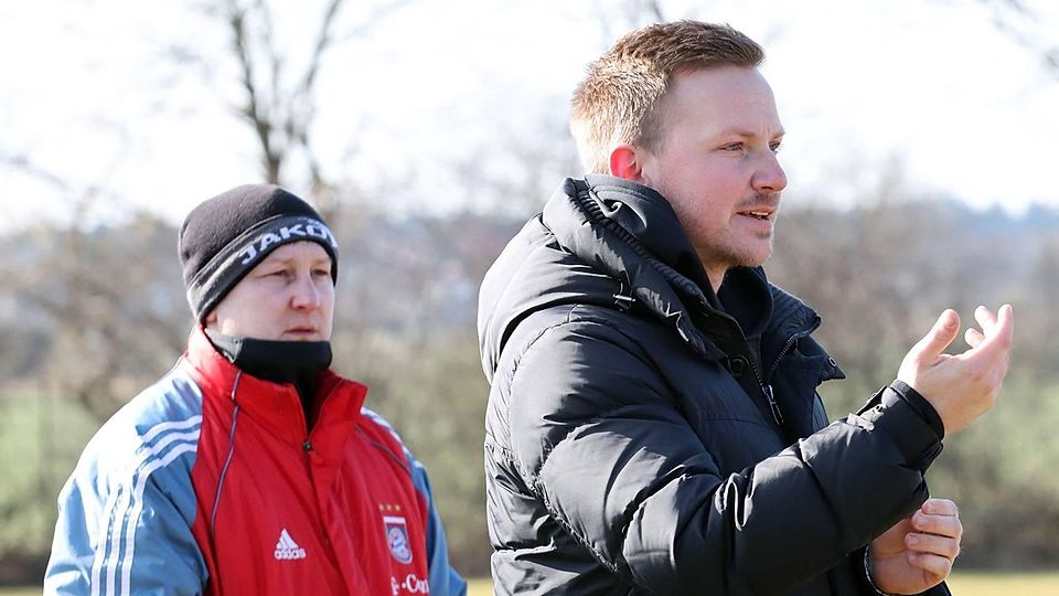 Magnus Piele (r.) hat als neuer Coach des TSV Pentenried das Sagen am Römerfeld. Unterstützt wird er vom spielenden Co-Trainer Paul Hense.
