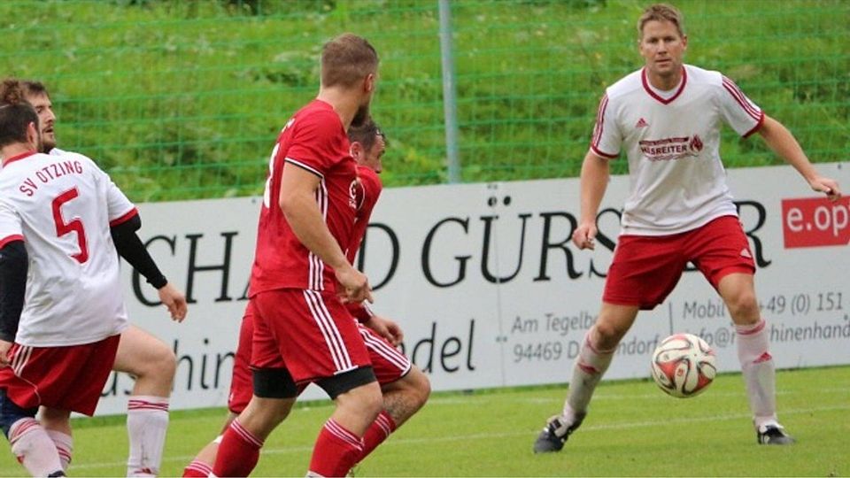 Alois Windisch (re.) übernimmt bereits zum zweiten Mal den FC Aiterhofen F: Reinhold Rockinger