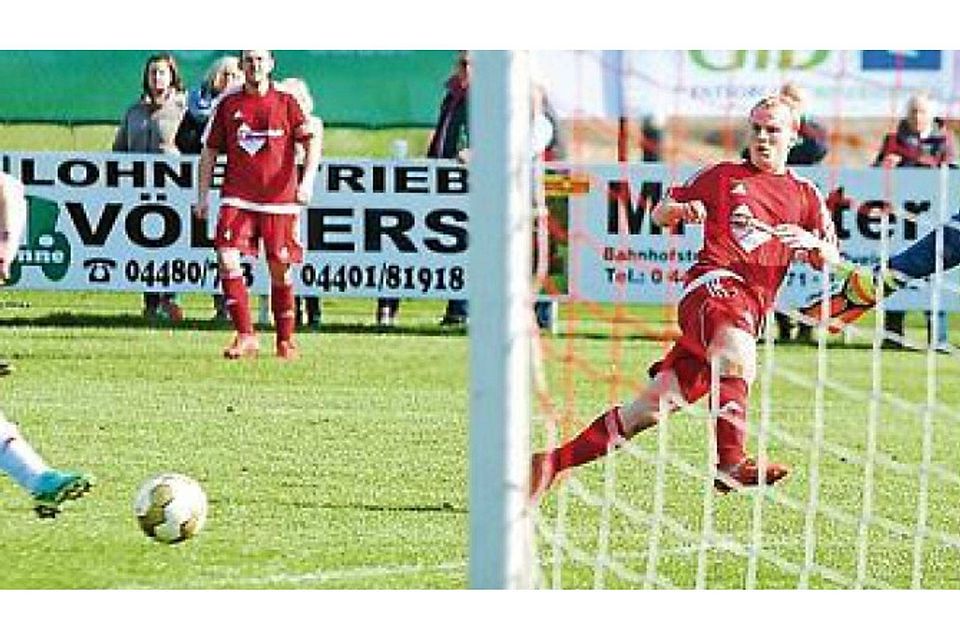 Deutlicher Heimsieg: Die Fußballer der SG Neustadt/Oldenbrok/Ovelgönne (in Rot) gewannen das Duell mit der Braker Landesliga-Reserve am Sonntag mit 3:0. Dennis Weiß