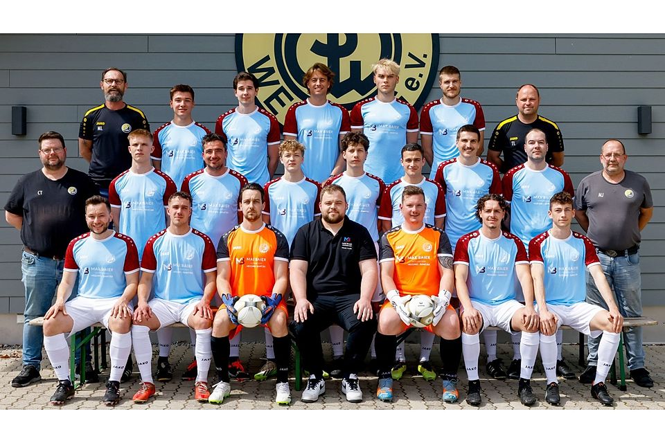 SC Weßlings Kreisligateam in neuen Trikots des Sponsors Max Baier (vorne Mitte)
