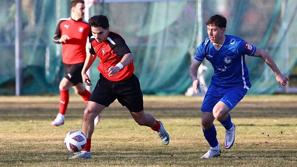 Aktivposten Sven Hodo (am Ball) und der FC Kosova Regensburg feierten einen verdienten Heimsieg.