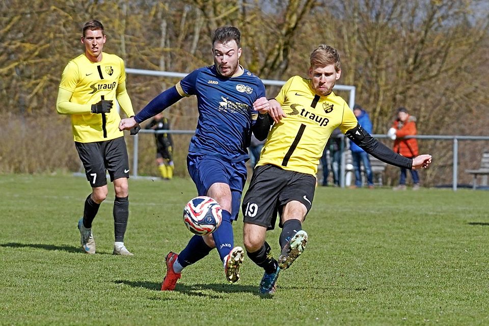 Weder Tim Scheithauer mit der SG Ebermergen/Mündling (links) noch Markus Schmidt mit dem SV Mauren konnten einen Derby-Dreier feiern.
