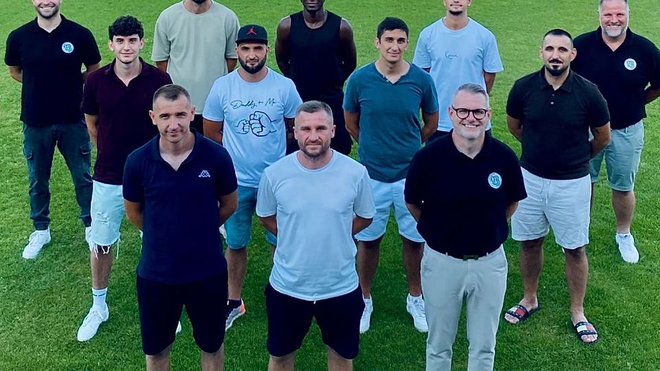 Berthold Heitz (Betreuer), Roger Mouttet (Torwarttrainer),  > > > > Robert Riede (Trainer), Marvin Riede (Trainer), Kai Schillinger  > > > > (sportlicher Leiter), Raphael Heitz (Physiopartner)