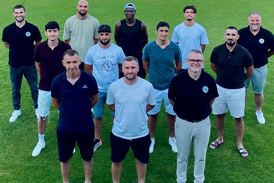 Berthold Heitz (Betreuer), Roger Mouttet (Torwarttrainer),  > > > > Robert Riede (Trainer), Marvin Riede (Trainer), Kai Schillinger  > > > > (sportlicher Leiter), Raphael Heitz (Physiopartner)