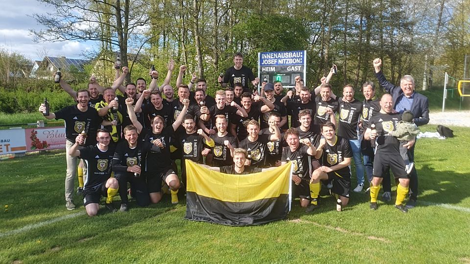 "We are the Champions!" Der SV Hahnbach II schreibt mit dem Aufstieg in die Kreisliga Geschichte.