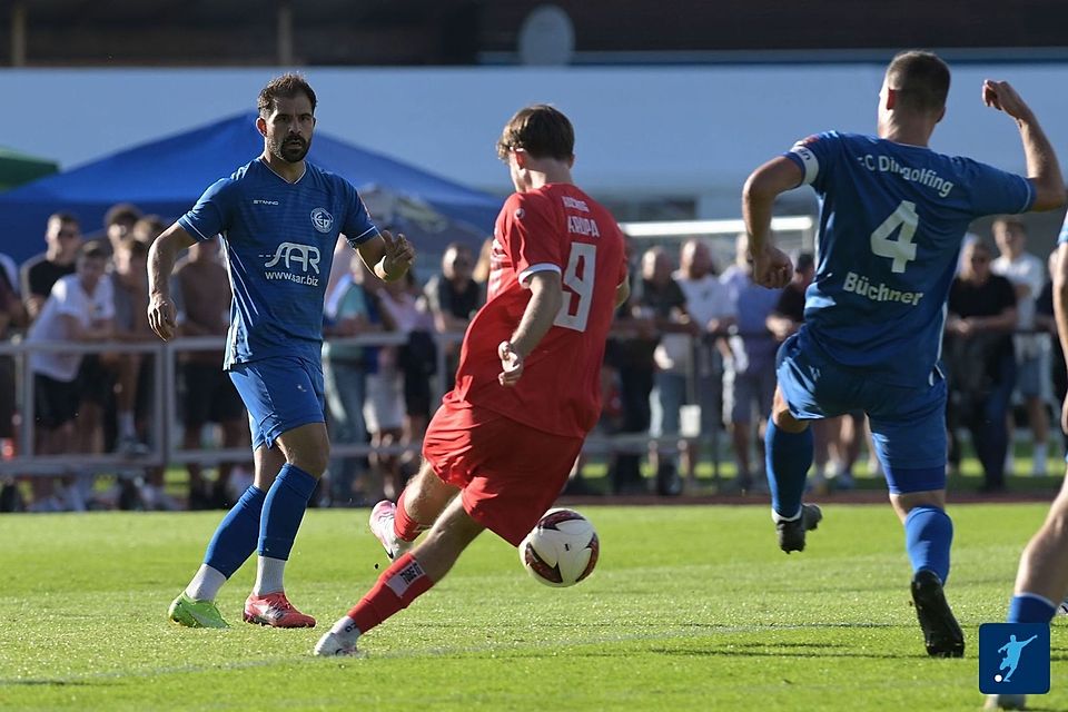 Der FC Dingolfing um die Haudegen Daniel Hofer (li.) und Florian Büchner macht es der SpVgg Unterhaching nicht leicht Der FC Dingolfing um die Haudegen Daniel Hofer (li.) und Florian Büchner macht es der SpVgg Unterhaching nicht leicht