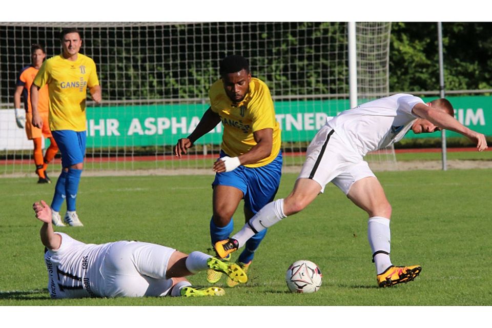 Affo Akarawatou steht dem FCA wieder zur Verfügung. Dieter Michalek Affo Akarawatou steht dem FCA wieder zur Verfügung. Dieter Michalek