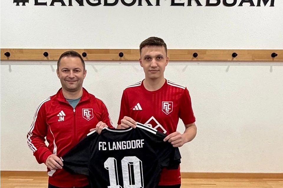 FCL-Sportchef Josef Mader (li.) mit Neuzugang Thomas Schober 