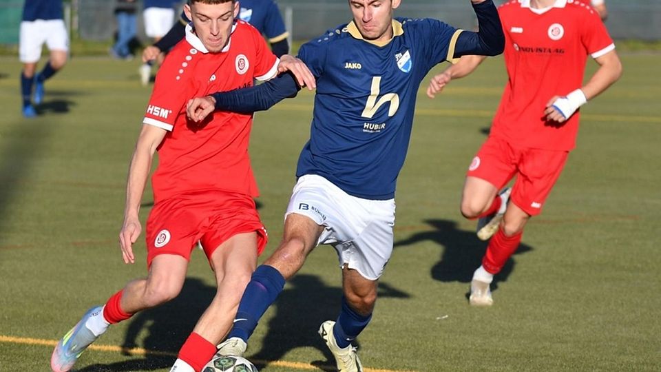Henrik Müller (blaues Trikot) gehörte zu den Niederschopfheimer Torschützen beim 4:2 gegen den SC Pfullendorf. 