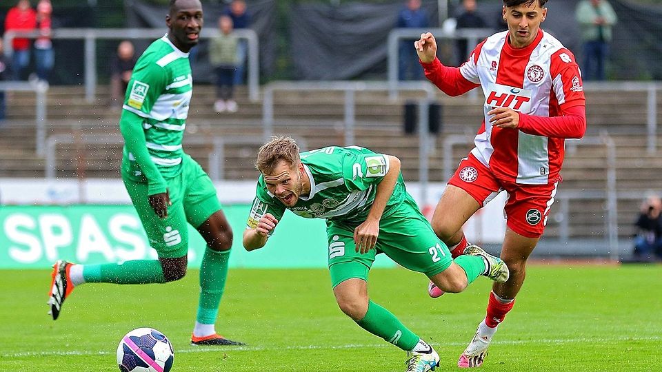 Henri Matter (rechts in rot, im Trikot von SC Fortuna Köln) wechselt zum VFL Bochum II