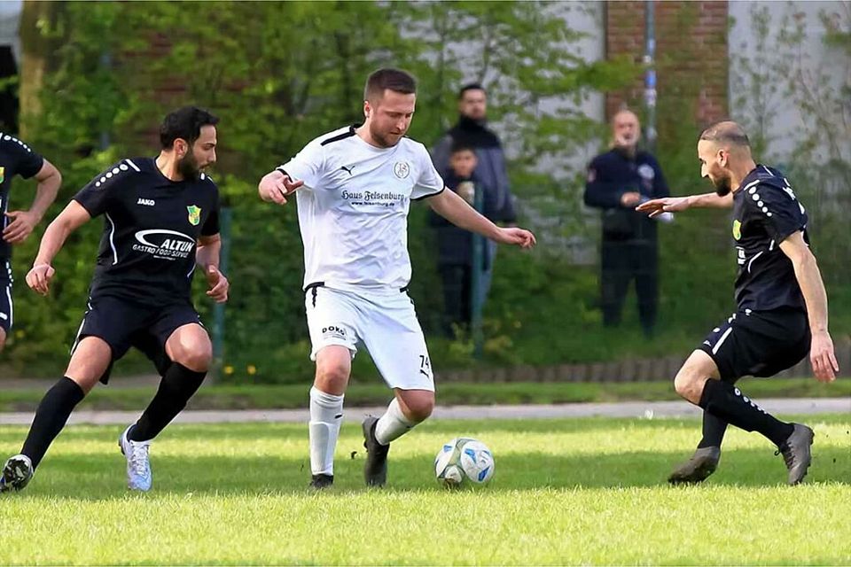 Azem Mehanovic (mitte, Probsteier SG).