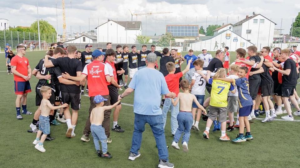 TuS Monsheim feiert die Meisterschaft in der A-Klasse Alzey-Worms. 	Archivfoto: Marc Braner/pakalski-press