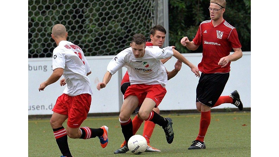 Marcel Wandinger (Mitte) erzielte das 2:0., Foto: Uli Herhaus