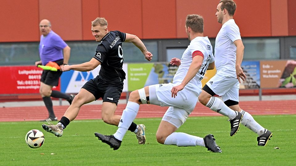 Der 18-jährige Leon Seiler (hier gegen den SV Mering II) führte den Kissinger SC in einer überragenden zweiten Halbzeit gegen die DJK Lechhausen zu einem 4:3-Sieg.