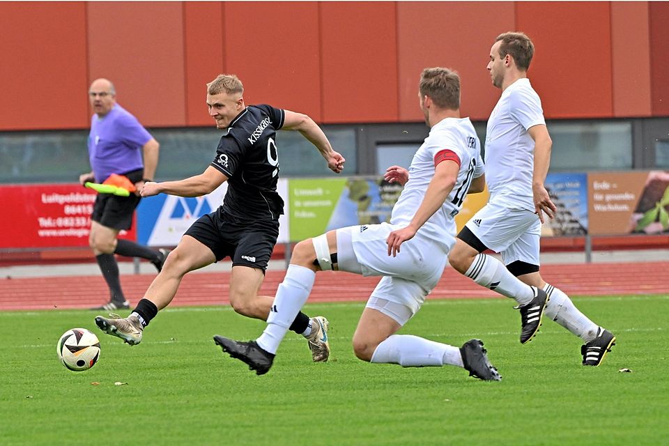 Der 18-jährige Leon Seiler (hier gegen den SV Mering II) führte den Kissinger SC in einer überragenden zweiten Halbzeit gegen die DJK Lechhausen zu einem 4:3-Sieg.