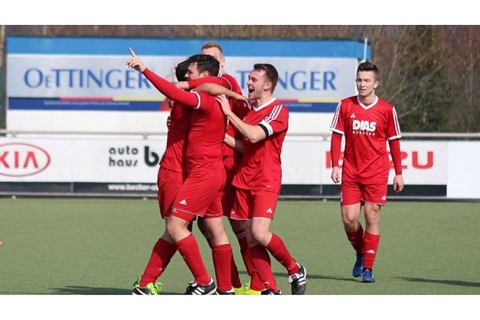 Die zweite Welle von Rot-Weiß Lennestadt-Grevenbrück kehrte am zweiten Spieltag der Olper C1-Kreisliga siegreich aus Ostentrop zurück. Archivfoto: Kaiser