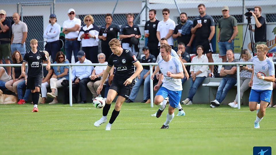 Der FCD (in schwarz) durfte in Teisbach jubeln.