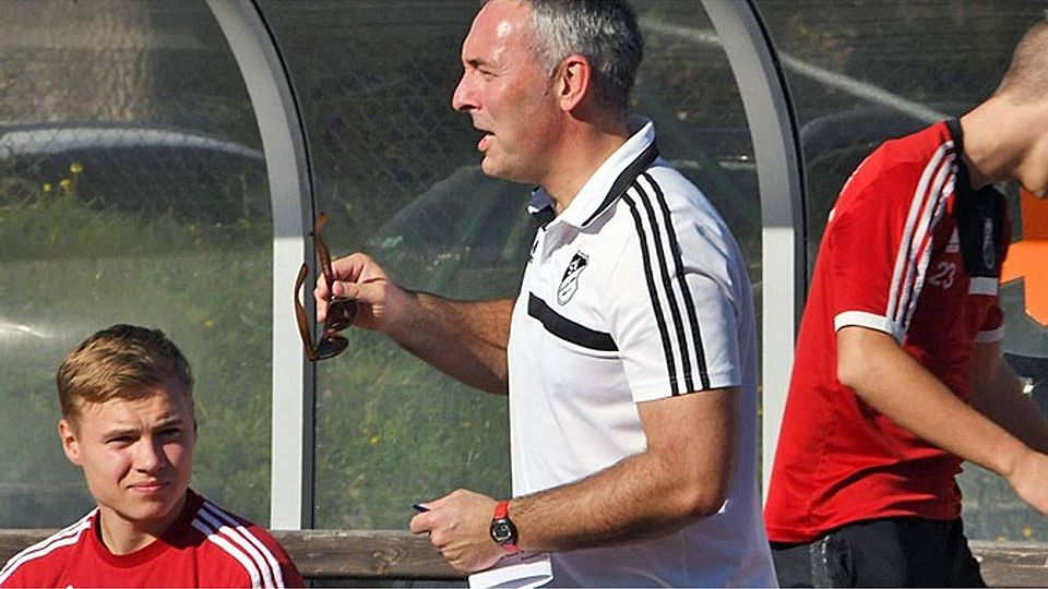 Gehen im Sommer getrennte Wege: Der SV Egg und Trainer Michael Dreyer (Mitte).  Foto: Walter Brugger