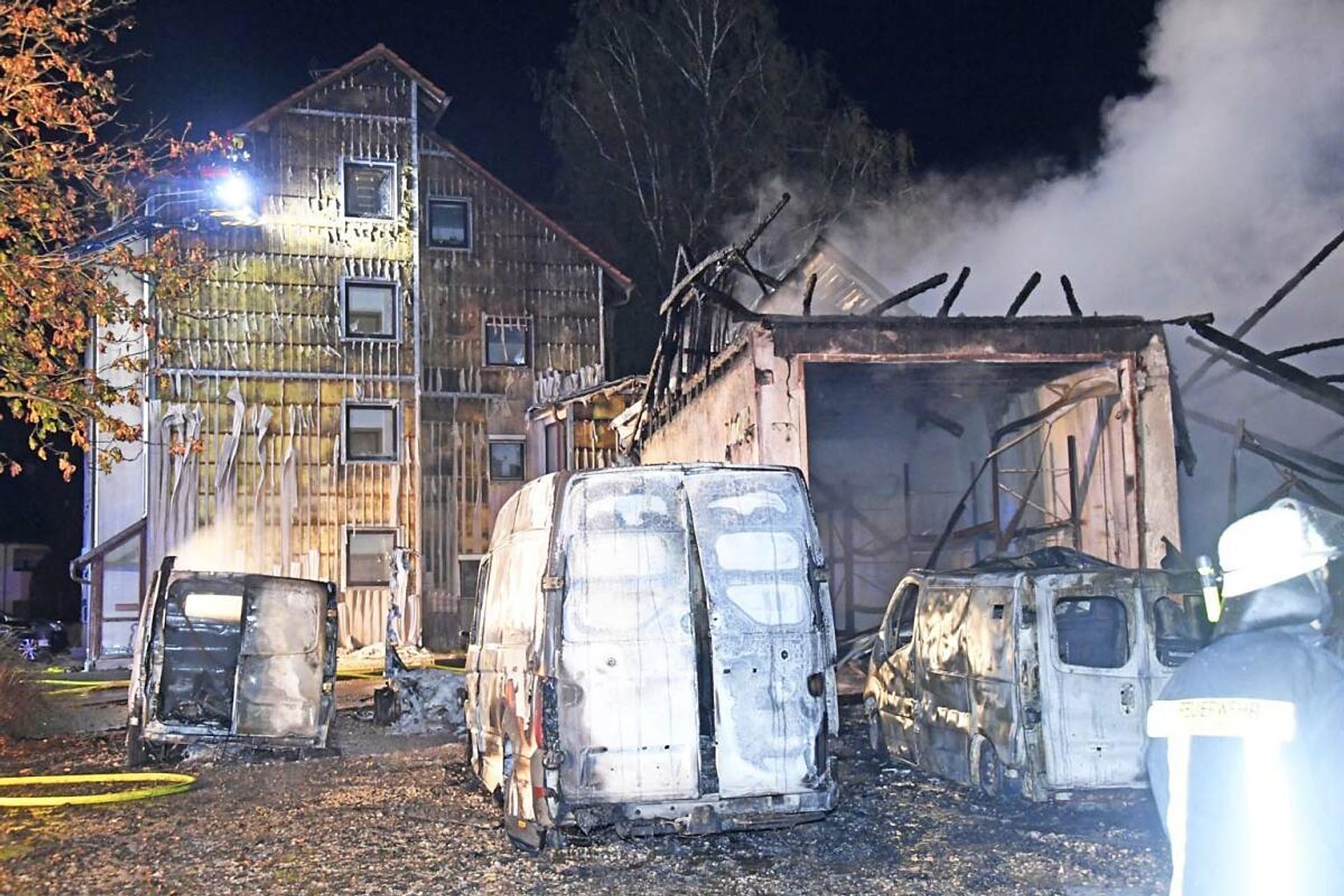 Es ist alles kaputt“: Großbrand setzt Sulzemoos unter Schock, doch das Dorf  hält zusammen - FuPa