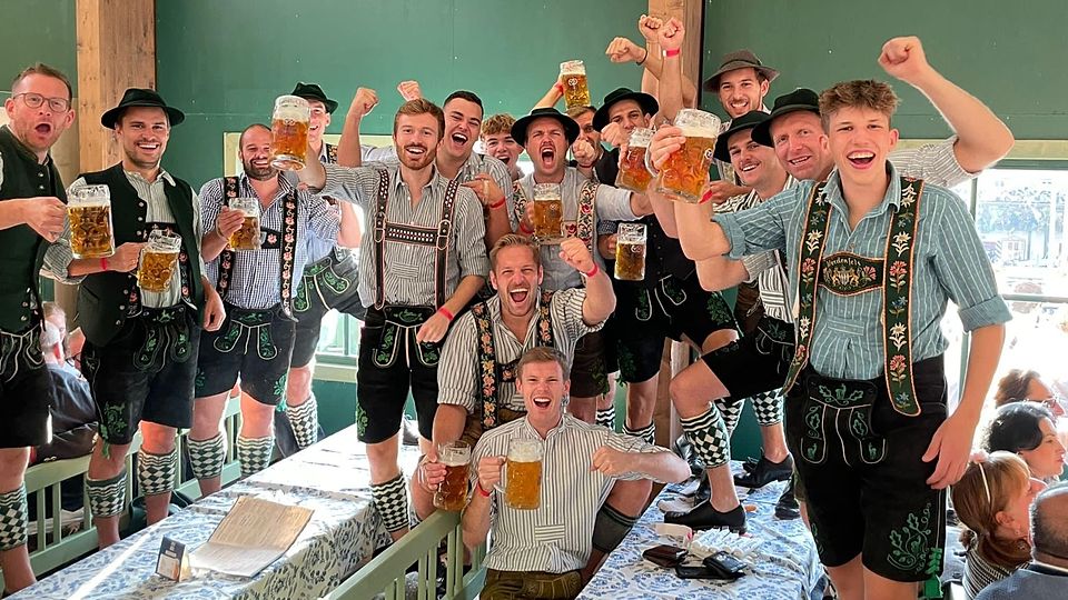 Der SV Ohlstadt lässt sich den Sieg in Peißenberg schmecken!