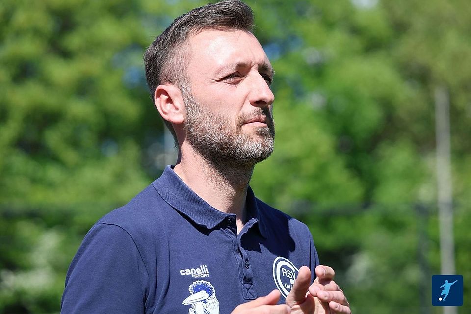 Apfeld spricht im Podcast über die Chancen von Ratingen 04/19 im Aufstiegskampf. Apfeld spricht im Podcast über die Chancen von Ratingen 04/19 im Aufstiegskampf.