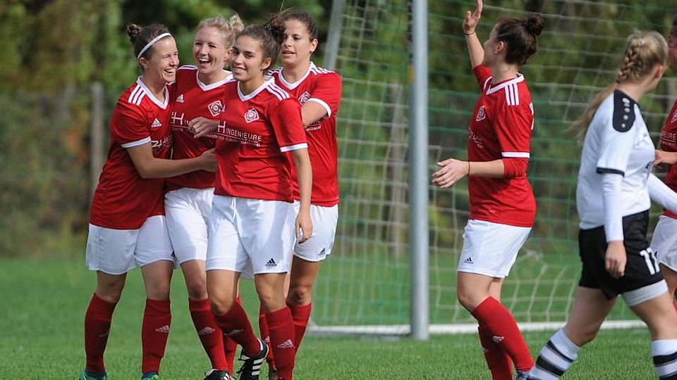 Nach drei Niederlage in Folge haben die Fußballfrauen von Eintracht Lollar wieder einmal Grund zum jubeln.	Archivfoto: Weis