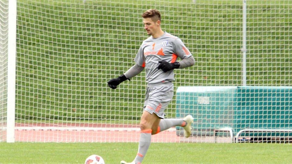 Der Keeper des FC Garmisch Partenkirchen steht neuerdings auch gegen die Profis der 3. Liga zwischen den Pfosten: Stefan Schwinghammer. 