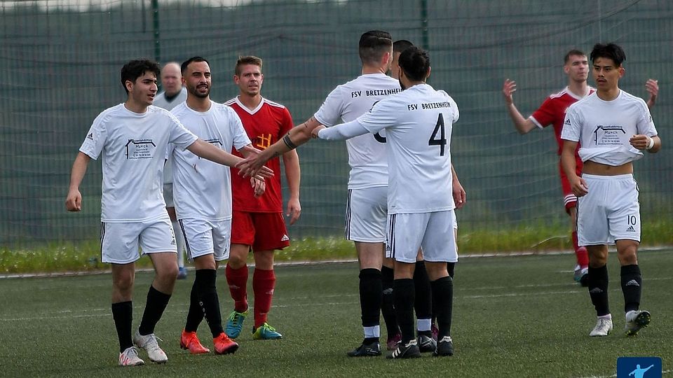 Freude über einen Torerfolg kam beim FSV Bretzenheim (hier in weiß) am Wochenende ganze viermal auf - und das beim Topspiel gegen den VfL Sponheim. 