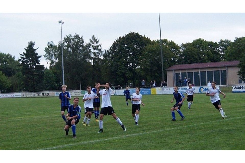 Trotz einer sehr guten Leistung verlor die schwarz-blaue U14 gegen den FC Amberg.